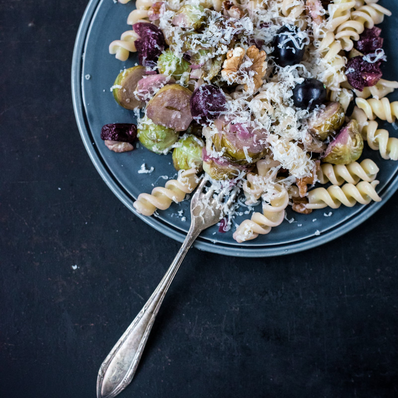 Nudelküche Pasta mit Rosenkohl und Trauben