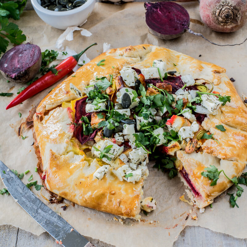 Gemuesegalette mit Roter Bete, Karotten und mariniertem Fetakäse