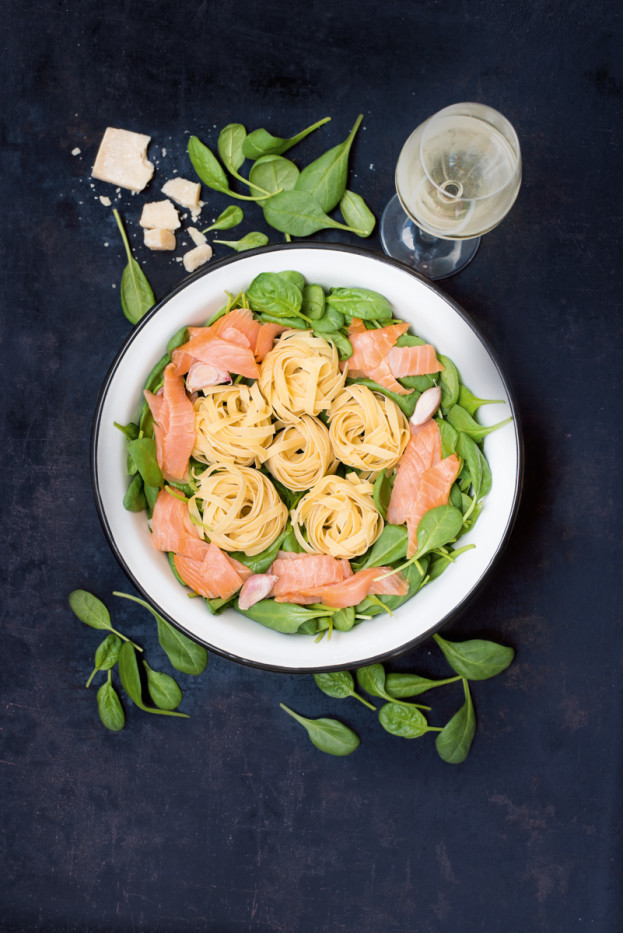 One Pot Pasta mit Lachs und Spinat