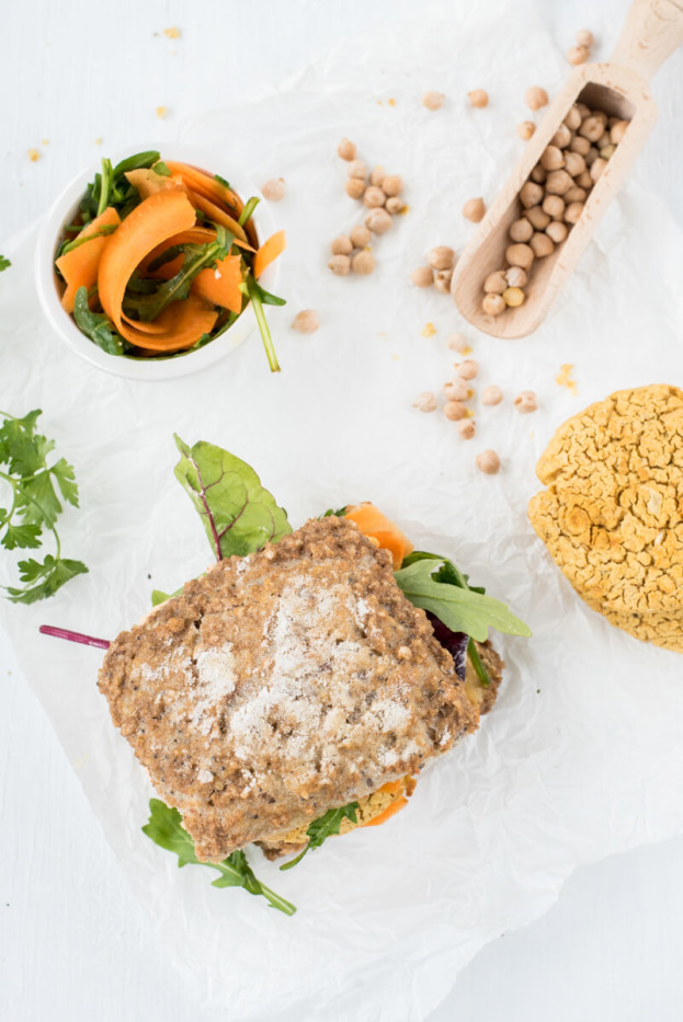 Vegetarischer Burger mit Kichererbsenpattie