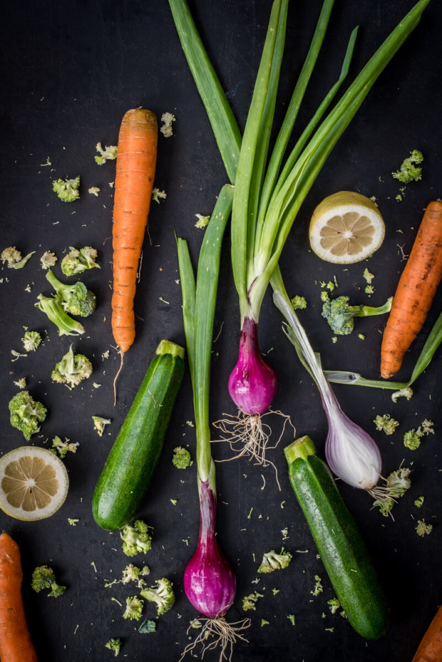 One Pot Pasta mit Zucchini, Möhren und Lauchzwiebeln
