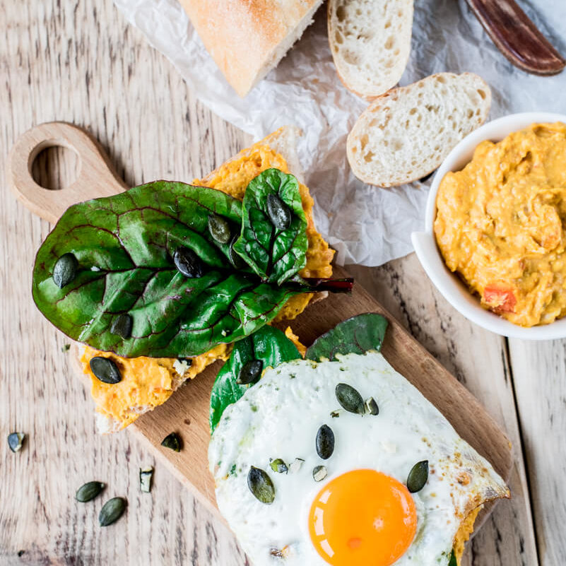 Spiegelei mit Kürbis-Linsen-Mus