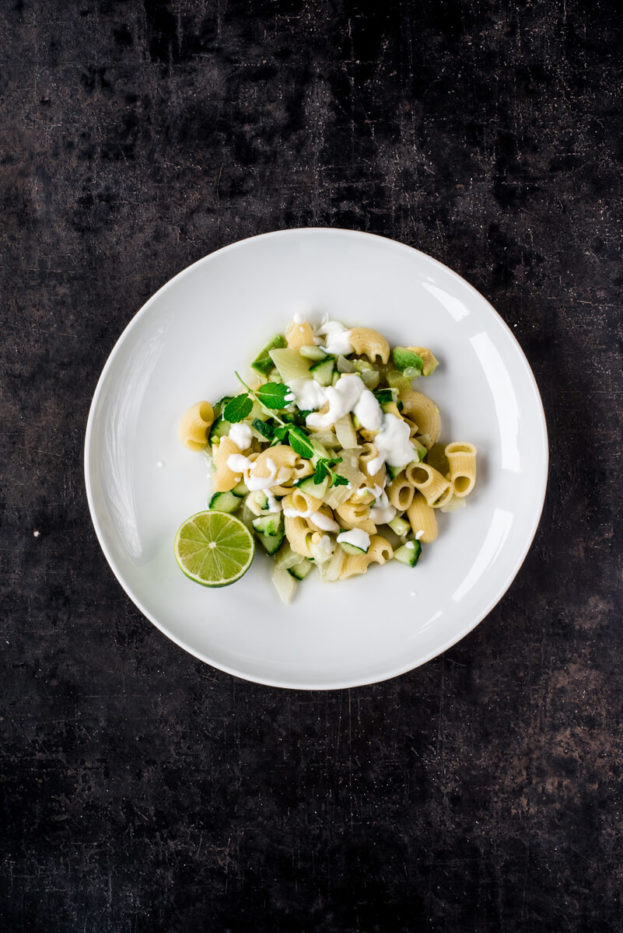 Pasta mit Avocado und Gurke: Vegetarische Rezepte orientalisch