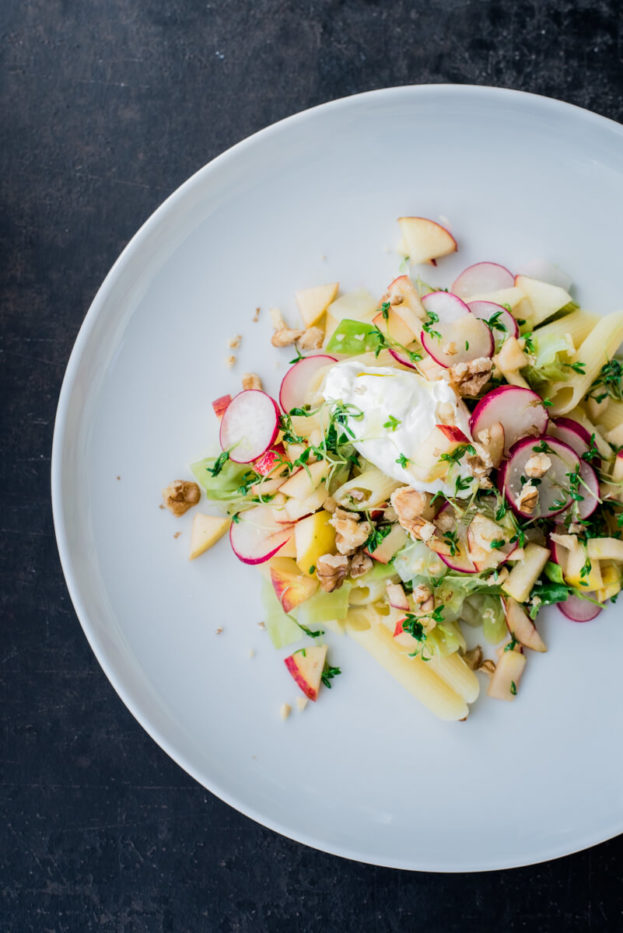 Frühlingspasta mit Radieschen