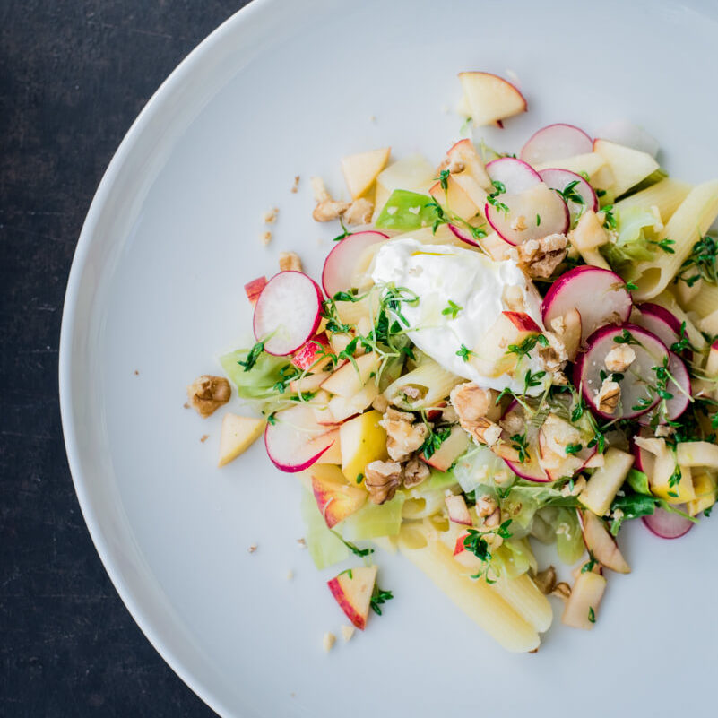 Frühlingspasta mit Radieschen