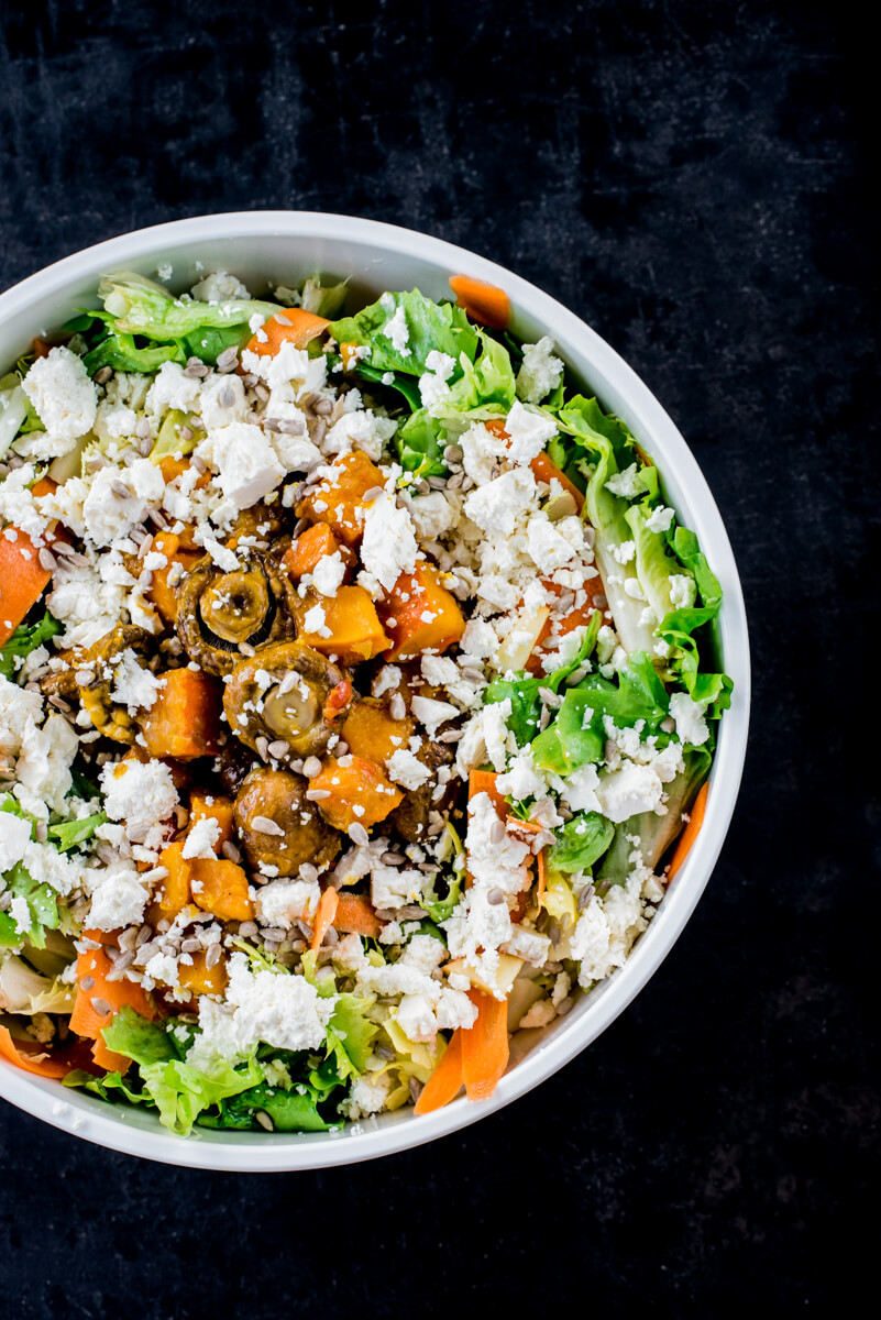 Wintersalat mit warmem Kürbisgemüse und Fetakäse | schmecktwohl Wintersalat mit warmem Kürbisgemüse und Fetakäse | schmecktwohl