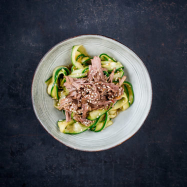 <div class="before_title">Asiatisch für Gäste</div>Asiatischer Rinderbraten Gurkenspaghetti-2566 Pulled Beef asiatisch