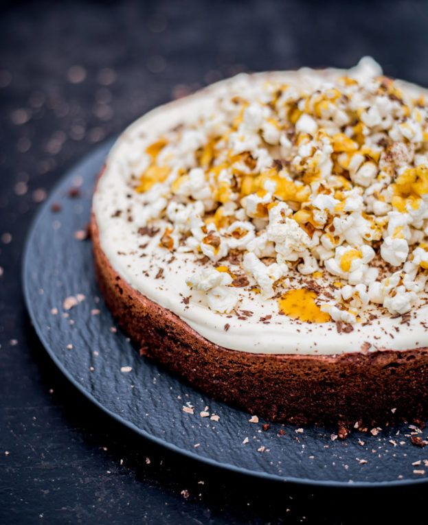 Ostertorte: Schoko-Brownie-Torte mit Passionsfrucht-Cheesecake-Creme