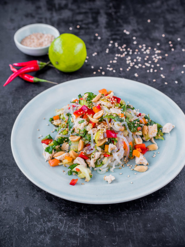Thai-Hähnchensalat mit Konjak-Nudeln Low Carb