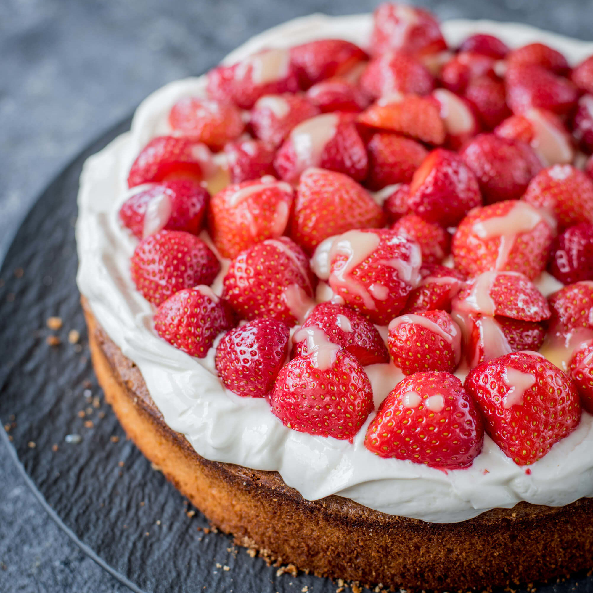 Eierlikörkuchen Erdbeeren Frischkäse