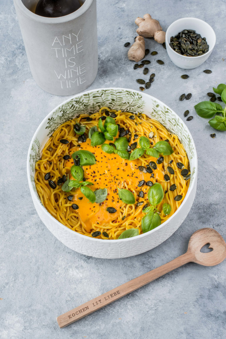 Kürbispasta mit Basilikum | schmecktwohl