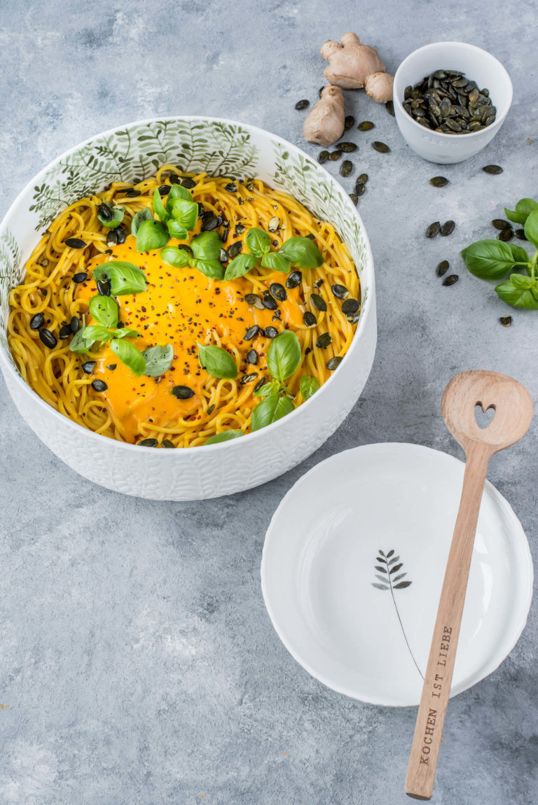 Kürbispasta mit Basilikum | schmecktwohl