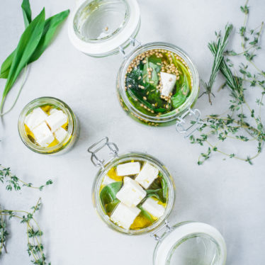 <div class="before_title">Geschenkidee aus der Küche</div>Feta einlegen Knoblauch Baerlauch Krauter-5553 Bärlauch einlegen