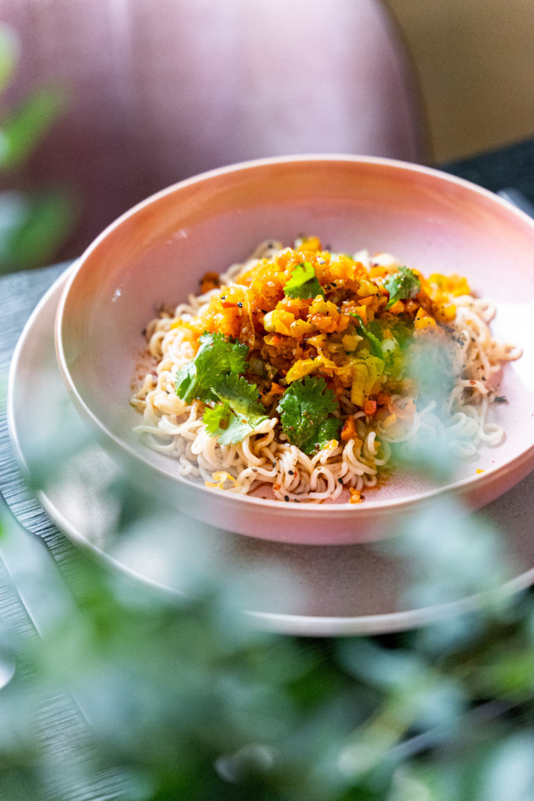 Vegetarische Thai-Curry-Bolognese | schmecktwohl