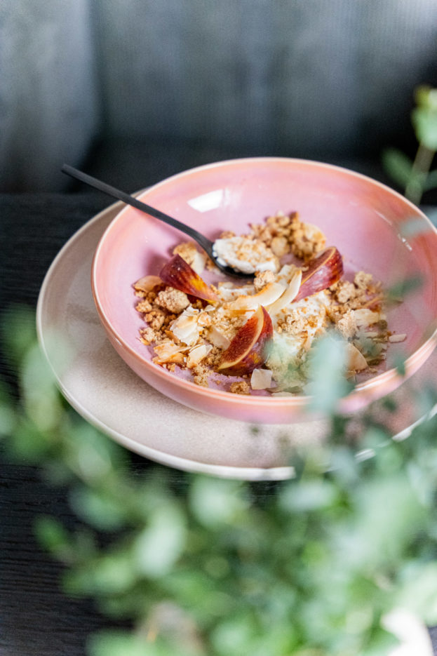 Kokosmilch-Pannacotta mit Mandelcrumble