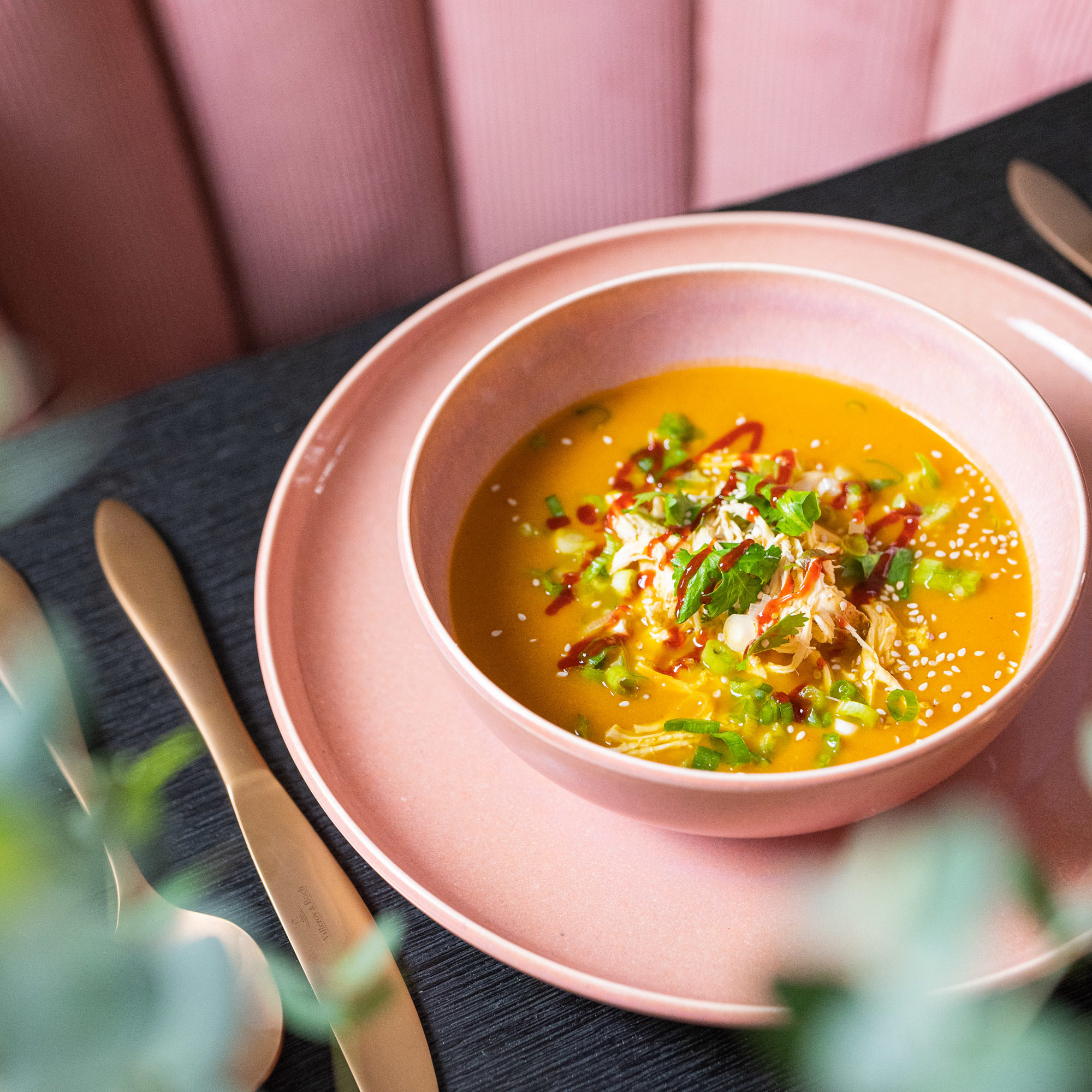 <div class="before_title">Dinner for One: Das Silvestermenü für Zuhause</div>Dinner for One_Menue_Rezepte-1142244 Dinner for One: Mulligatawny